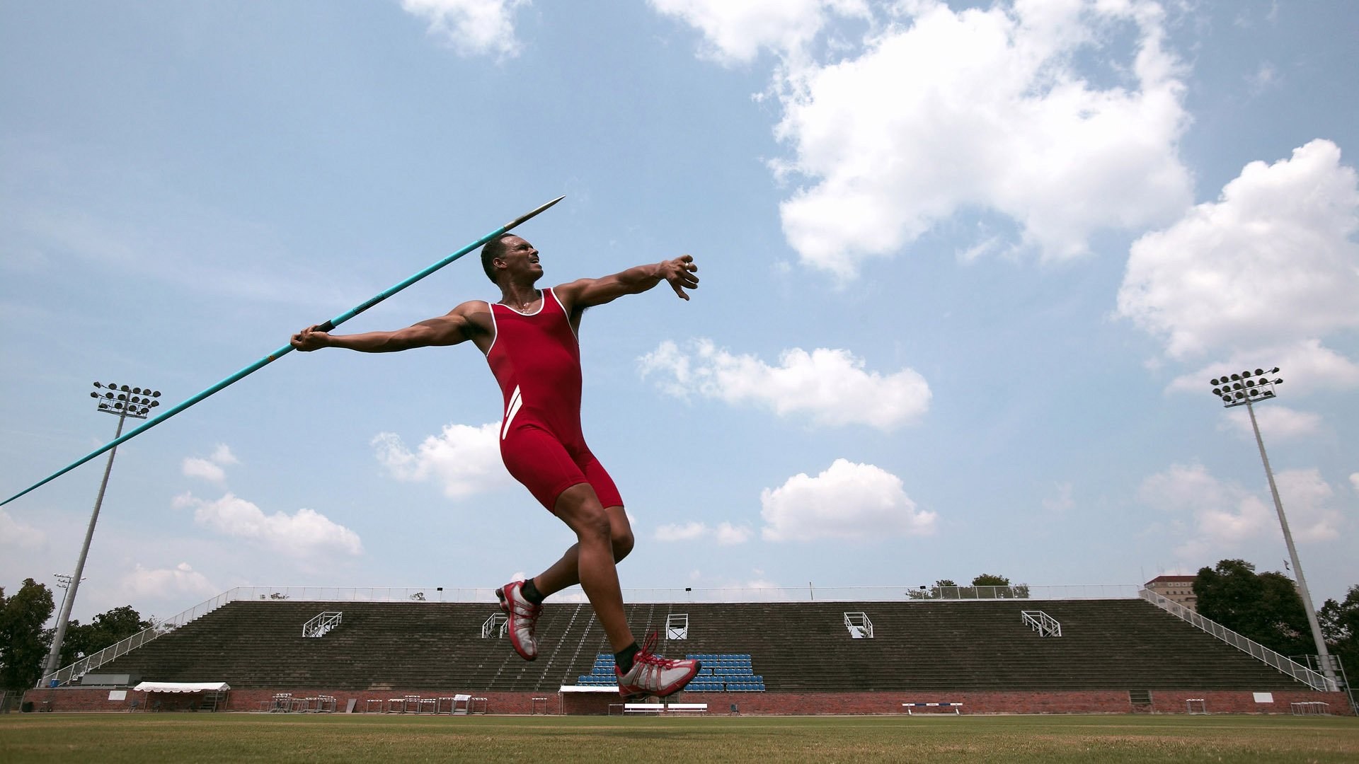 AYX体育-东道主法国首战告捷，2-0击败澳大利亚，法国澳大利亚战绩